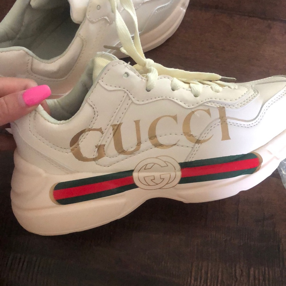 Gucci shoes faux